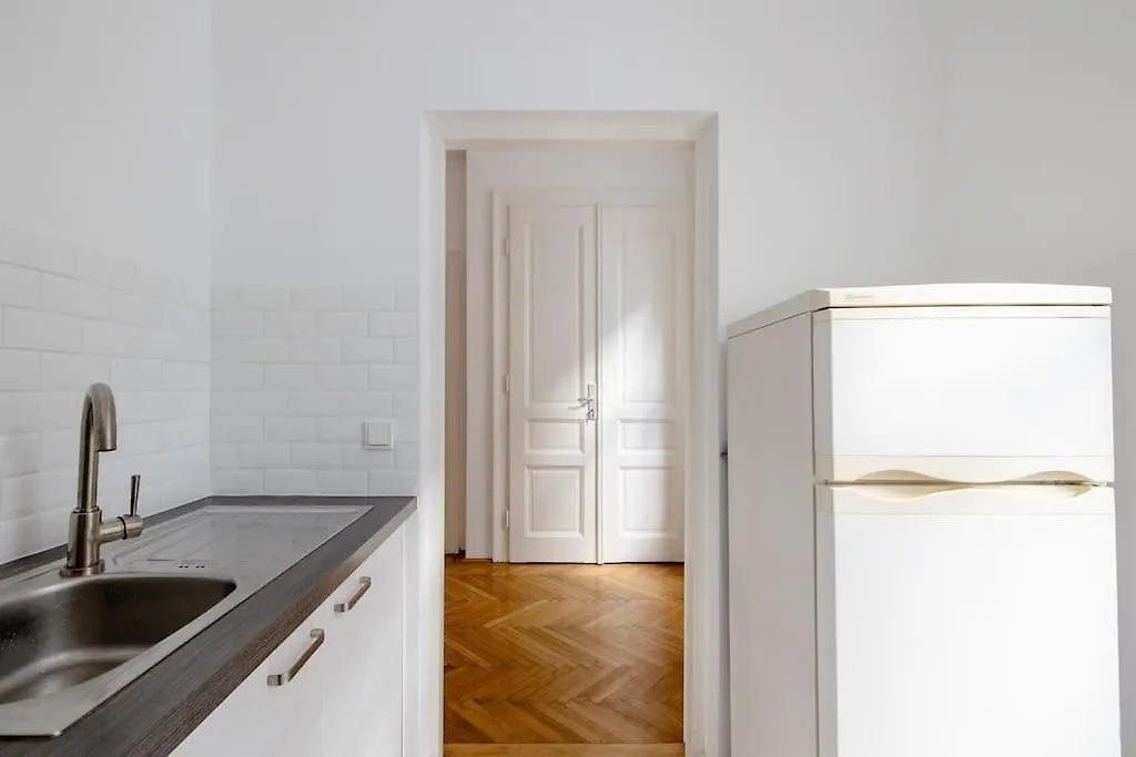 Wohnung Nahe Schoenbrunn Viena Apartamento
